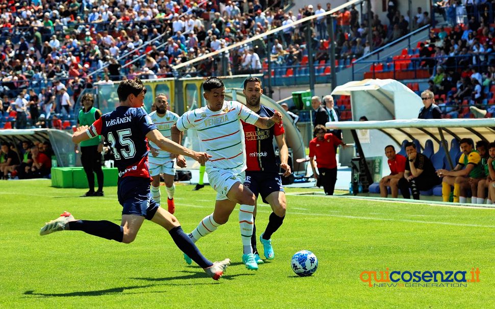 Cosenza Venezia azione di gioco Serie B
