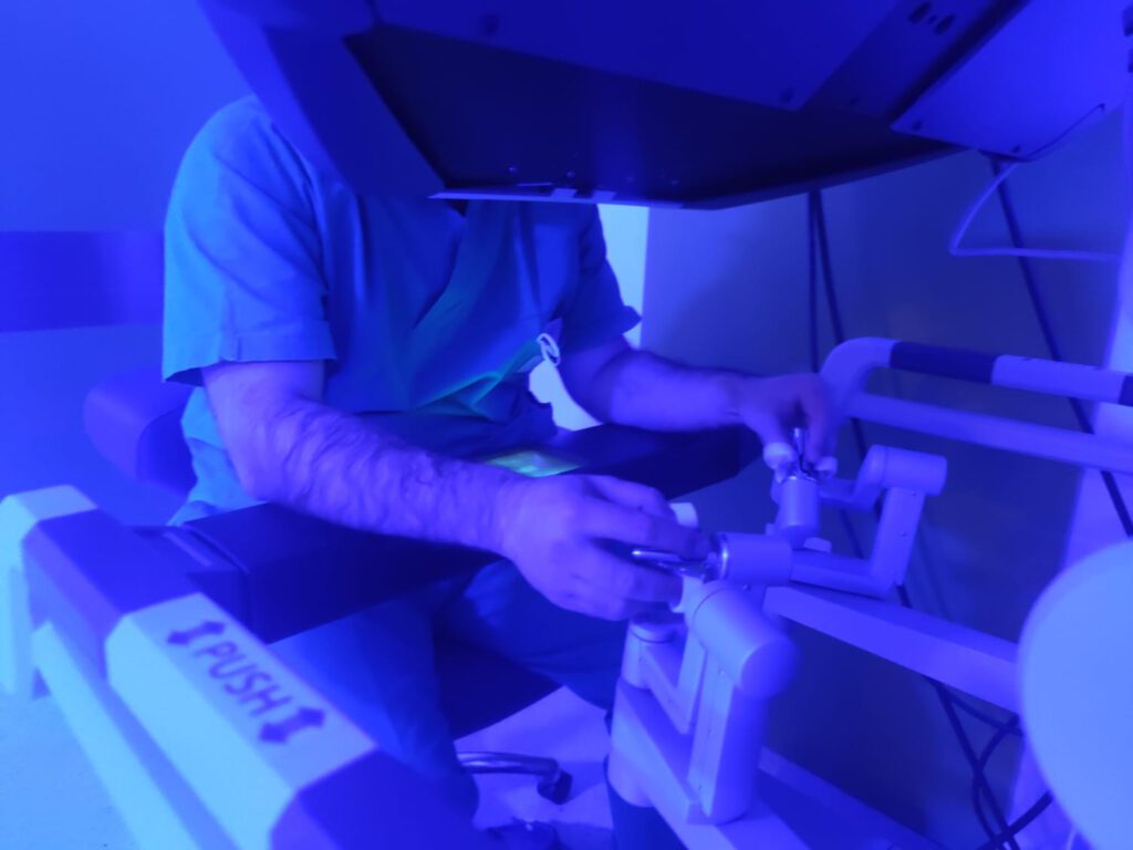 Aperta ufficialmente l’era robotica dell’Annunziata: primi interventi con il robot Da Vinci 53 Da Vinci Cosenza