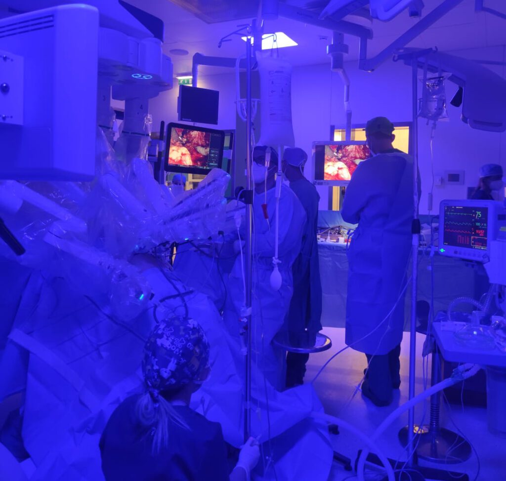 Aperta ufficialmente l’era robotica dell’Annunziata: primi interventi con il robot Da Vinci 52 Da vinci Annuniziata