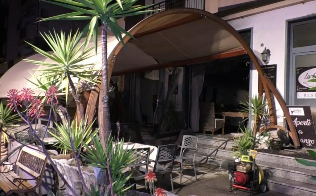 Esplosione a Castrovillari, ristorante distrutto 1 Esplosione Castrovillari