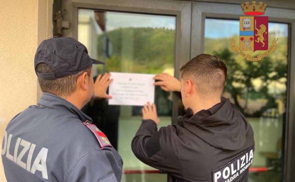 Foto chiusura locale vibo