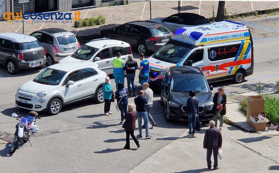 Incidente auto moto rende via sandro pertini 01