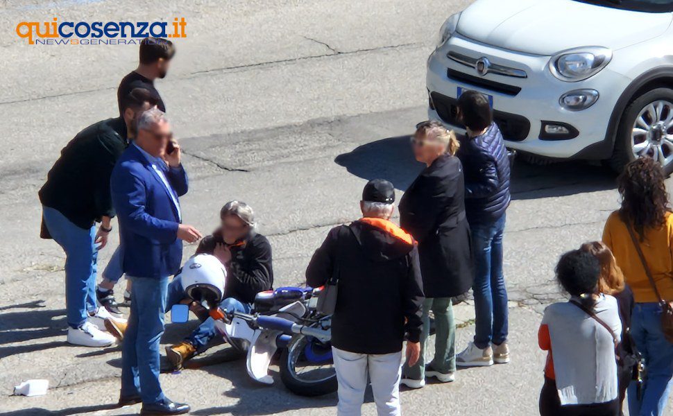 Incidente auto moto rende via sandro pertini 02
