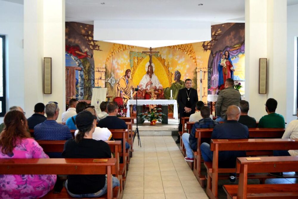 Incontro Vescovo lavoratori scaled