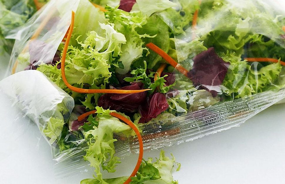 Le insalate in busta potrebbero sparire dai supermercati. Coldiretti «Effetto dirompente» 65 Insalata in buste