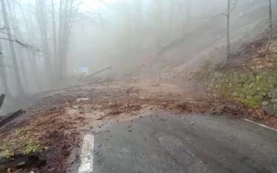 Frana a Longobucco_statale 177 Silana Rossano