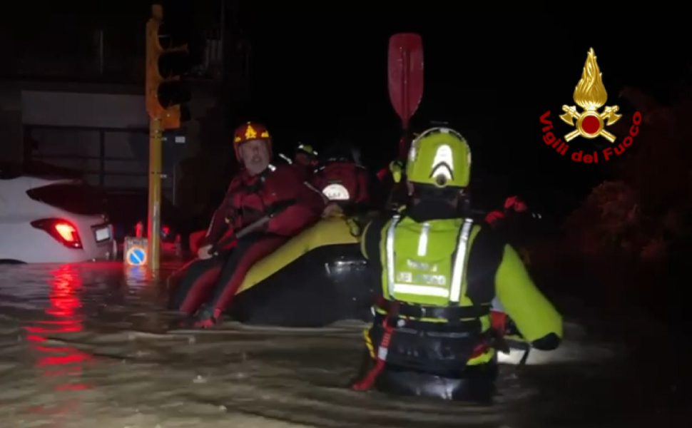 Emergenza alluvione in Emilia e Marche: inviati vigili del fuoco anche da Cosenza 1 VIGILI DEL FUOCO EMILIA MARCHE