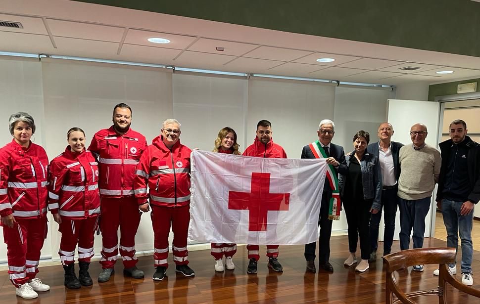 bandiera della croce rossa manna 1