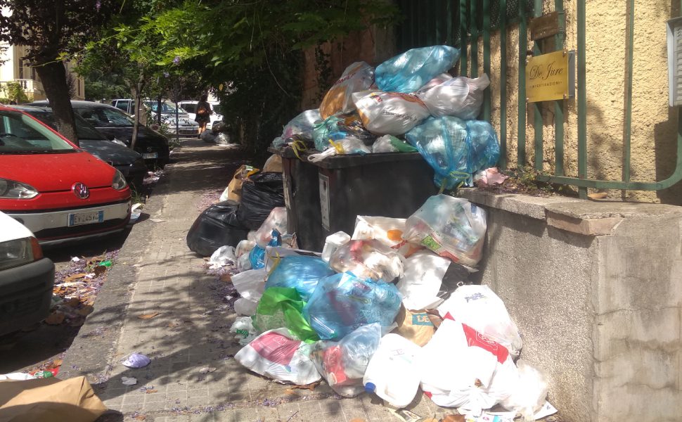 «Cosenza sporca e bollette TARI alle stelle: via Municipia dalla città» 51 citta sporca 1
