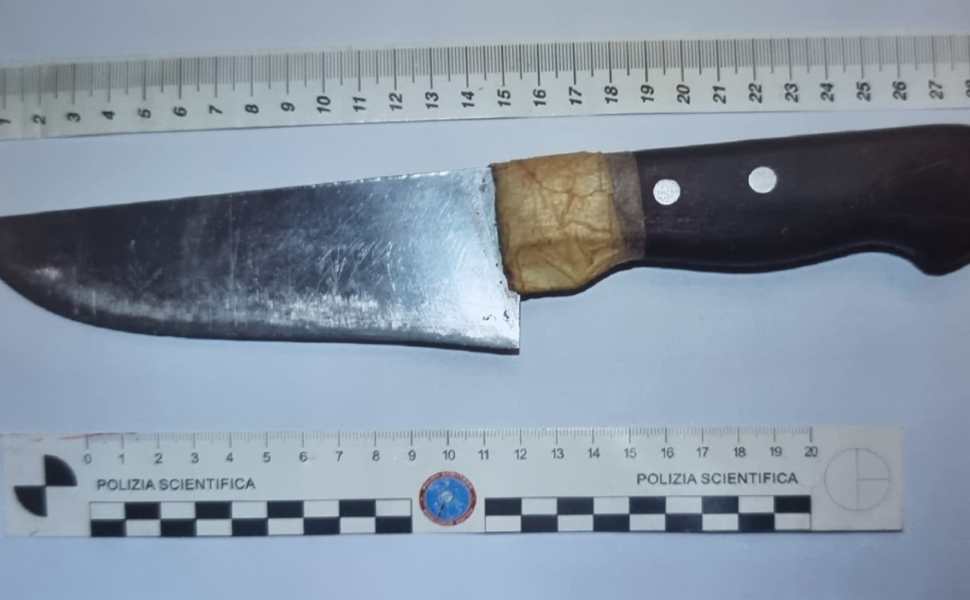 coltello cosenza sequestro polizia viale parco