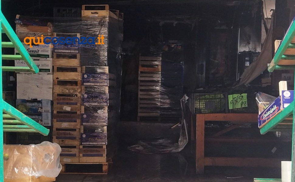 incendio gran risparmio via padre giglio cosenza 01