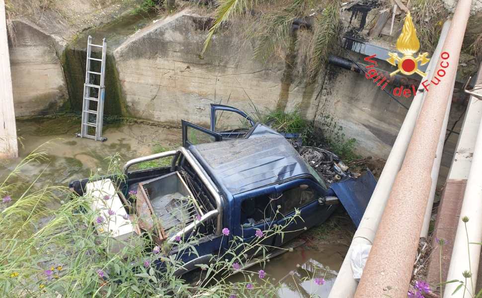 incidente crotone auto canale 2 vittime