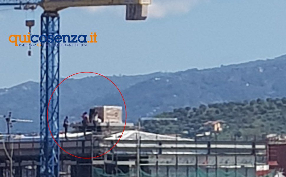 operai cosenza senza misure di protezione 02
