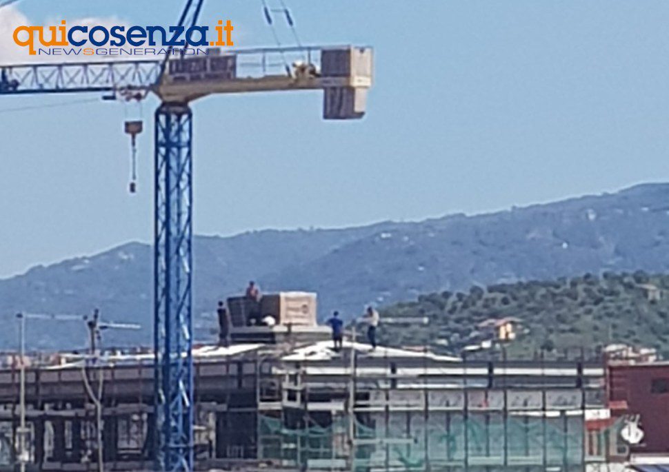 operai cosenza senza misure di protezione 03