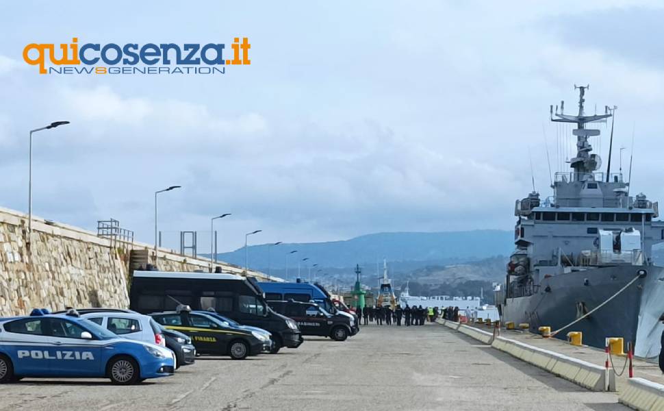 Sbarco reggio calabria 2 maggio 02_Nave Vega