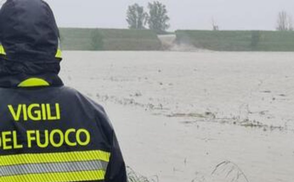 Maltempo, a Longobucco oggi scuole e uffici sono rimasti chiusi 51 vigili del fuoco