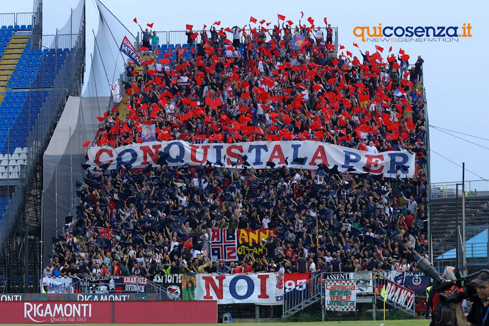 Brescia Cosenza coreografia tifosi