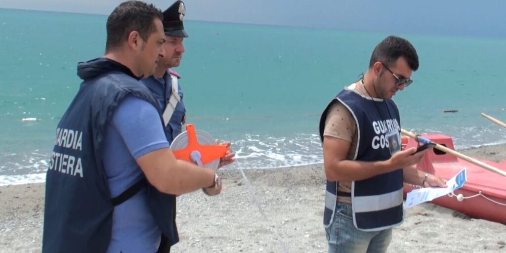 Controlli in lidi, ristoranti e villaggi turistici: numerose denunce, multe e sequestri 1 Guardia Costiera e Carabinieri