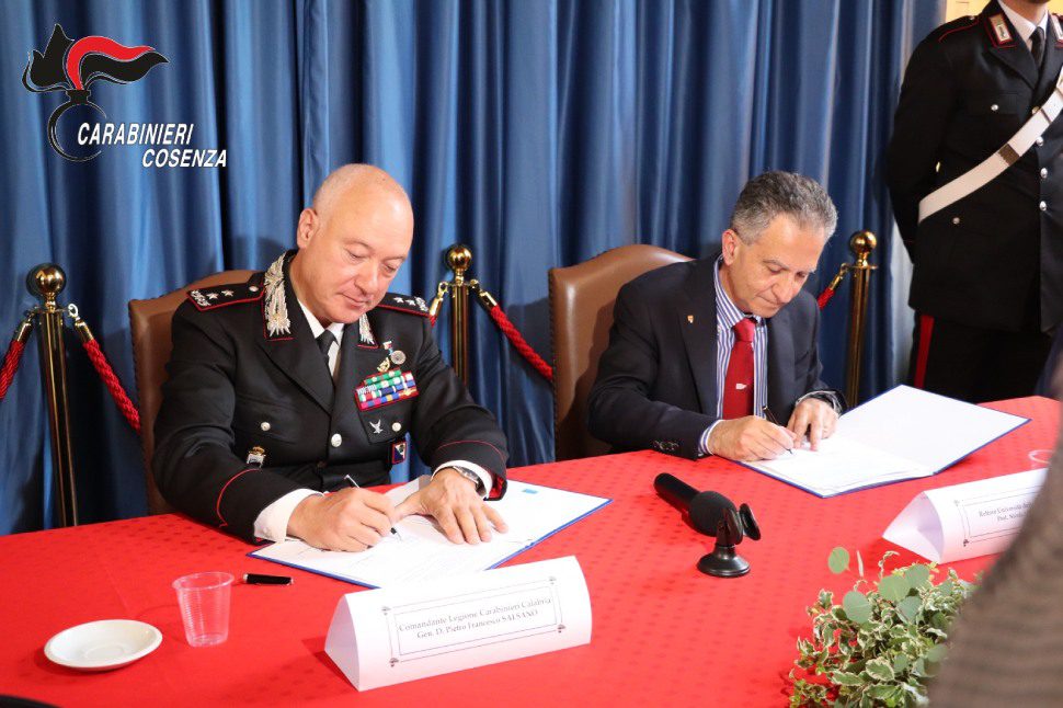Unical e Carabinieri uniscono le forze: siglata l'intesa per tutelare il mare calabrese 1 Comandante Salsano e rettore Leone