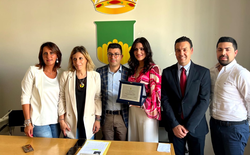 Cosenza, premiata la cantante lirica Maria Felicia Toscano per i suoi successi all'estero 51 da-sinistra-Ivana-Lucanto-Maria-Pia-Funaro-Francesco-Spadafora-Maria-Felicia-Toscano-e-il-Sindaco-e-Vicesindaco-di-Cropalati-