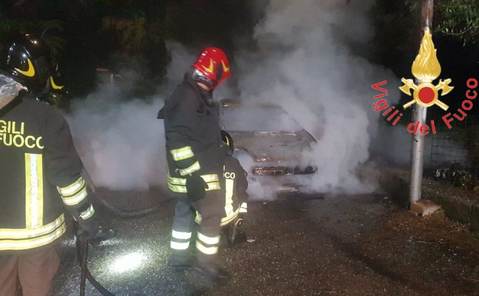 incendio auto badolato 01