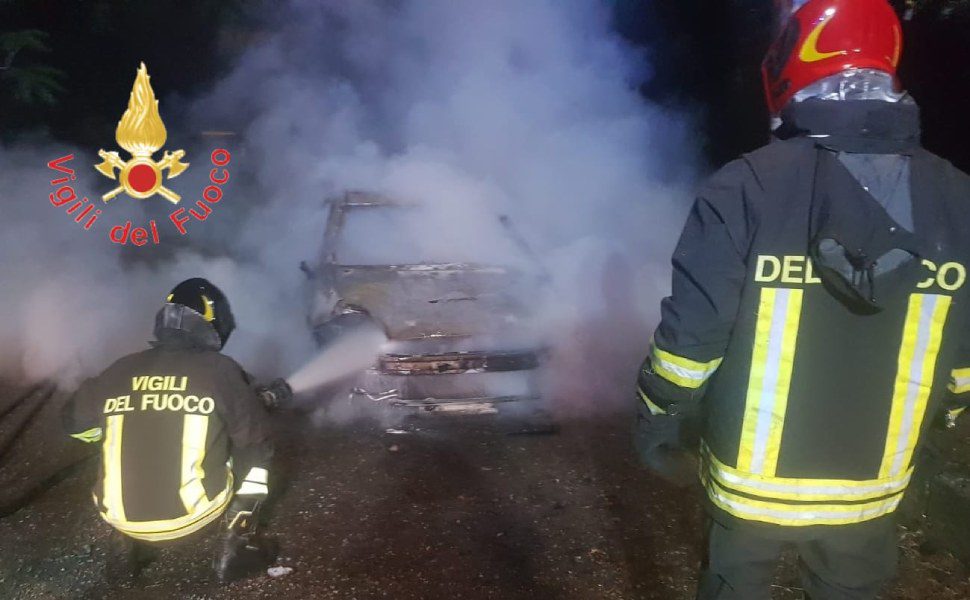 incendio auto badolato 02