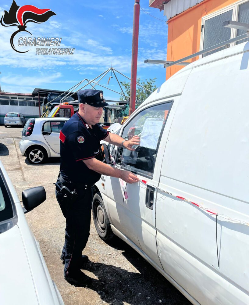 Abbandonavano rifiuti in strada tra Scalea e San Nicola Arcella. Beccati e denunciati 54 sequestro automezzo scaled