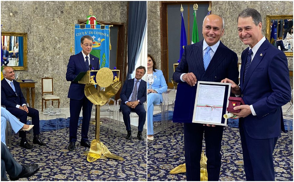 Cosenza, il sindaco conferisce il Sigillo d'Oro della città a Anthony Rota 51 Franz Caruso ad Anthony Rota