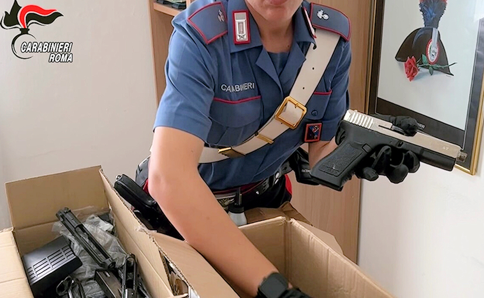 Armi giocattolo in pistole vere