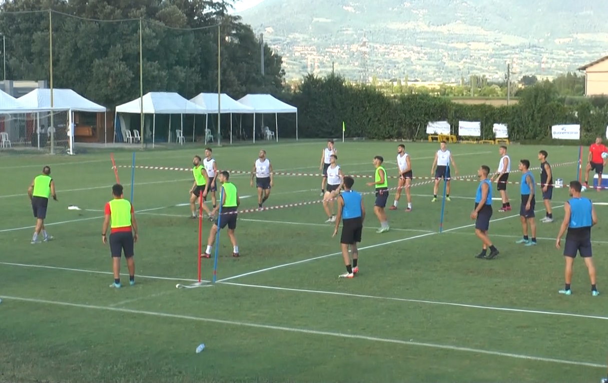 Calcio: il Cosenza prepara la sfida con l'ex Braglia 75 Cosenza calcio ritiro Assisi