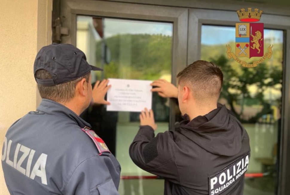 Foto-chiusura-locale