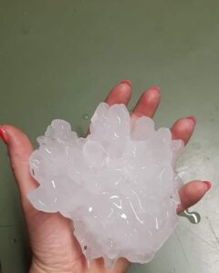 Al Sud caldo infernale senza sosta, al Nord chicchi di grandine come palle da tennis: 110 feriti 53 Grandine 3