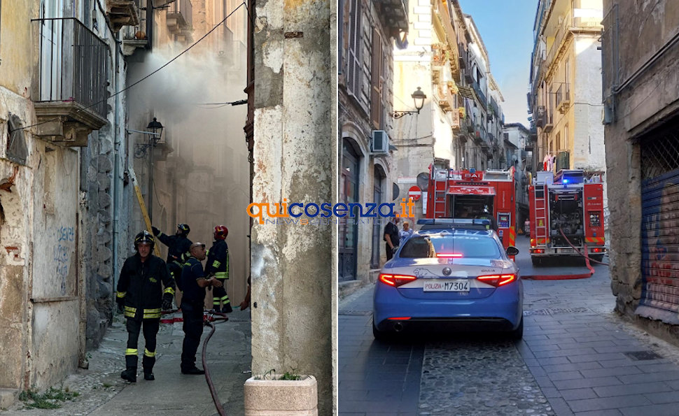 Cosenza, divampa un incendio al primo piano di un palazzo nel centro storico - FOTO 53 Incendio Cosenza centro storico