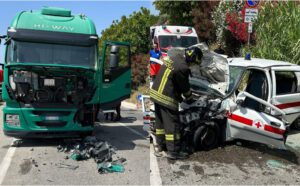 Amantea, scontro tra tir e auto della Croce Rossa: cinque feriti, uno è grave - FOTO 63 Incidente Amantea tonnara