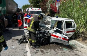Amantea, scontro tra tir e auto della Croce Rossa: cinque feriti, uno è grave - FOTO 60 Incidente Amantea2