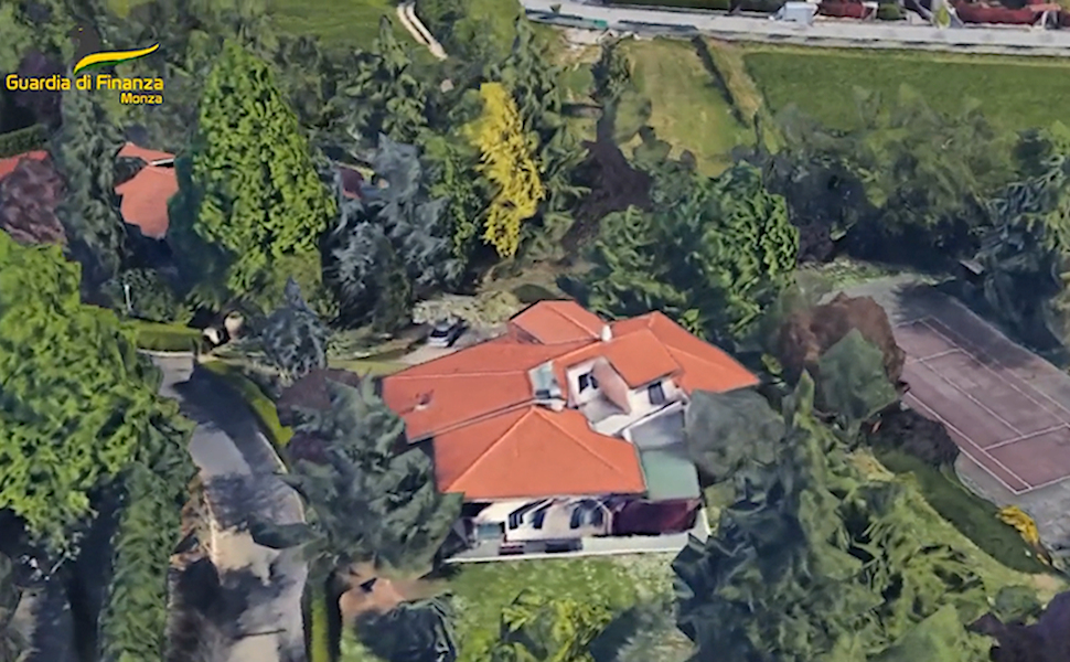 Megavilla sequestrata