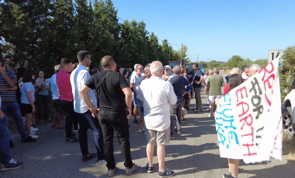 La discarica spaventa i cittadini, esplode la rabbia a Scala Coeli 1 Protesta Scala Coeli