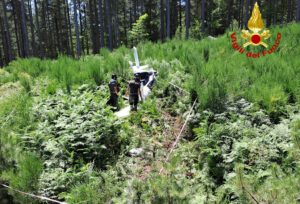 Ultraleggero finisce fuori pista nei pressi del Lago Ampollino in Sila - FOTO 52 Ultraleggero Sila2