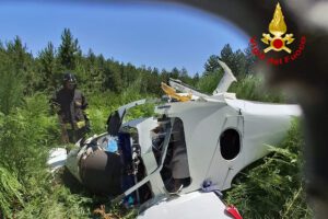 Ultraleggero finisce fuori pista nei pressi del Lago Ampollino in Sila - FOTO 54 Ultraleggero Sila4