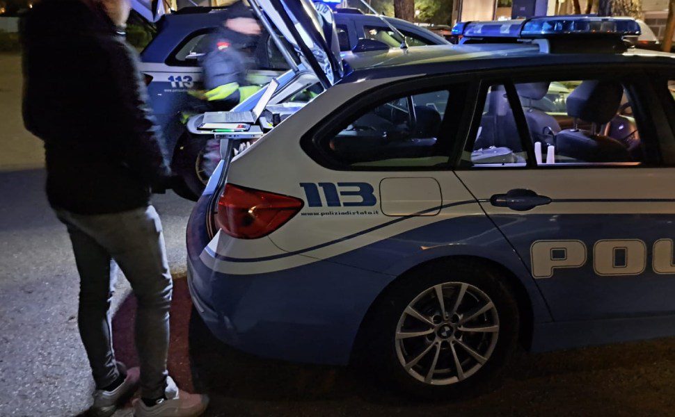 Ancora una rissa tra giovani in discoteca. Interviene la polizia, licenza sospesa per 15 giorni 52 controlli alcol test polizia