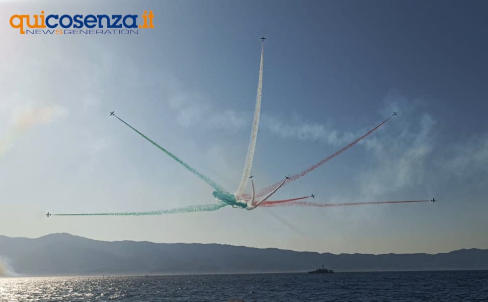 Nel cielo di Reggio Calabria l'esibizione delle Frecce tricolori 53 frecce tricolore reggio 01