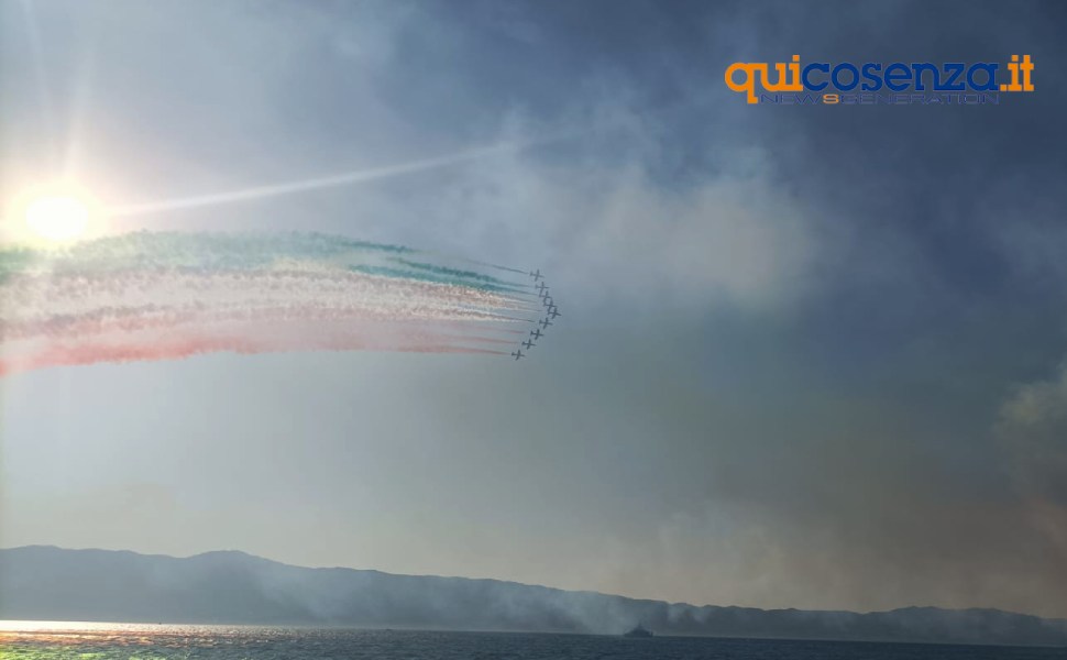 Nel cielo di Reggio Calabria l'esibizione delle Frecce tricolori 54 frecce tricolore reggio 02