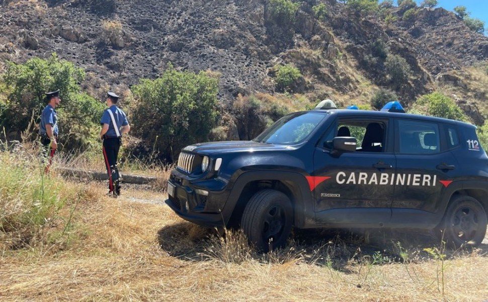 incendio macchia mediterranea carabinieri