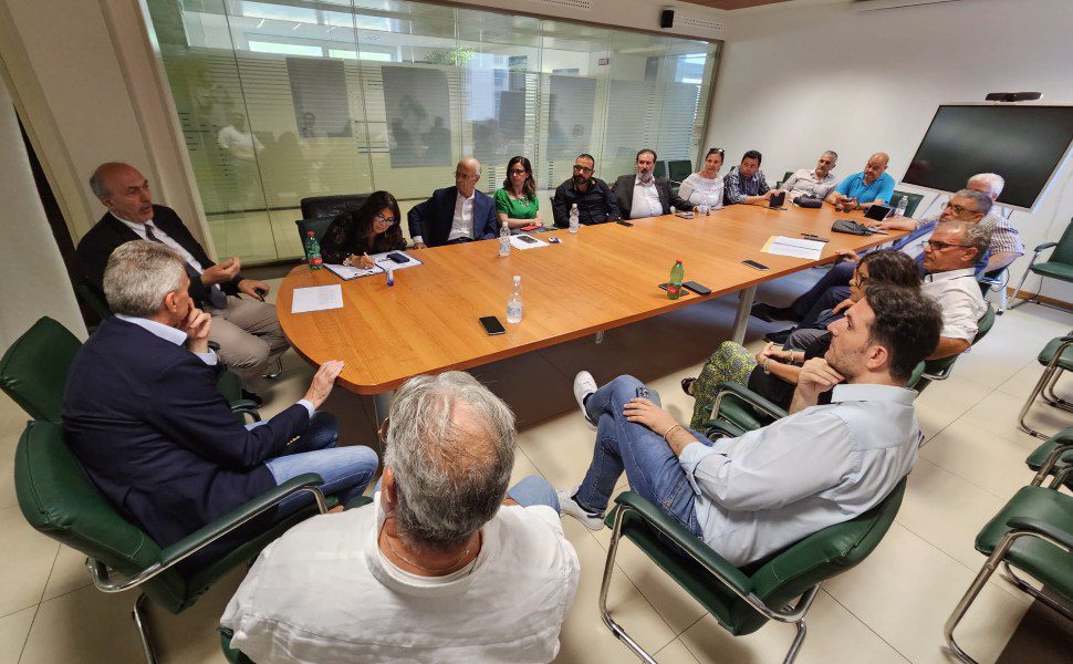 Terzo Megalotto 106, sindaci soddisfatti dell'incontro con Occhiuto: «parlerà con il Governo e Anas» 3 incontro cittadella sindaci 106 occhiuto 01