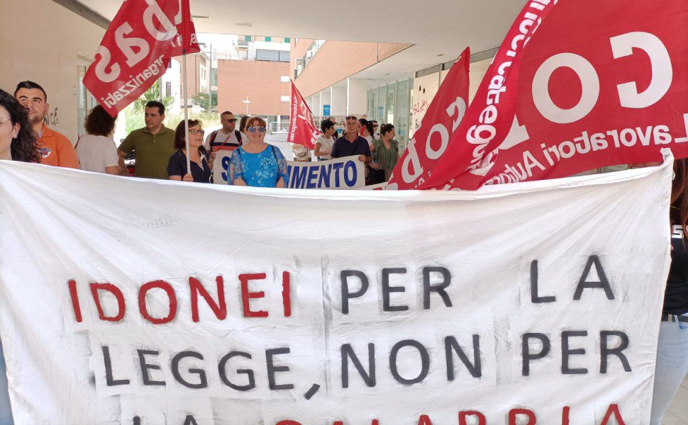 Si Cobas: «ricognizione personale comparto Ao-Uni-Dulbecco» 51 manifestazione si cobas cosenza sanita 02