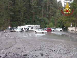 Tsunami di fango a Bardonecchia «scappate». Esonda un torrente, danni e paura - FOTO 54 Bardonecchia fango3