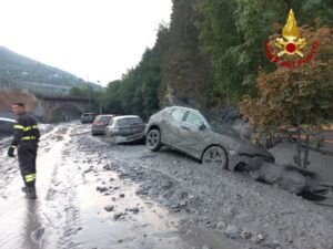 Tsunami di fango a Bardonecchia «scappate». Esonda un torrente, danni e paura - FOTO 55 Bardonecchia fango4