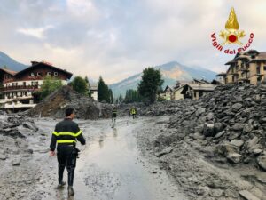 Tsunami di fango a Bardonecchia «scappate». Esonda un torrente, danni e paura - FOTO 56 Bardonecchia fango5