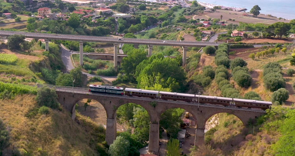 Calabria-treno-degli dei