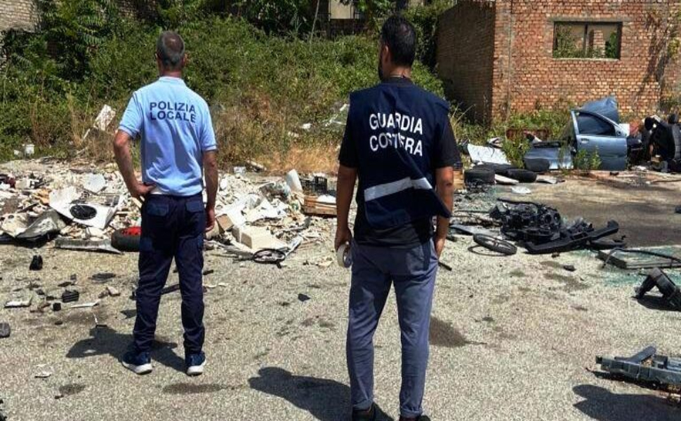 Sequestrata una discarica abusiva di 15 mila metri quadrati 51 Discarica